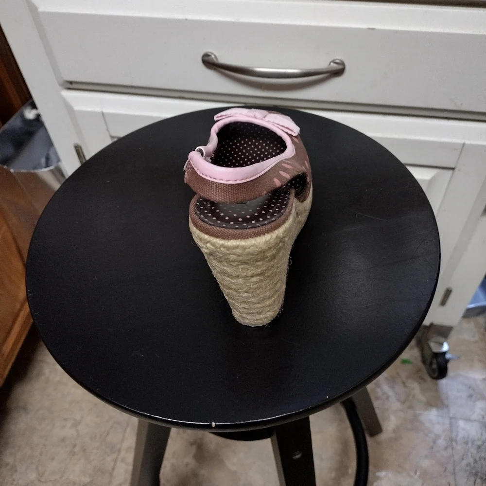 New Women's wild diva brown/pink polka dot wedge sling- size 6 - Picture 4 of 4